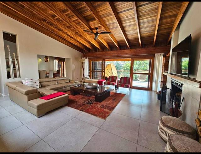 4 BEDROOM HOUSE FOR SALE IN HOUGHTON ESTATE